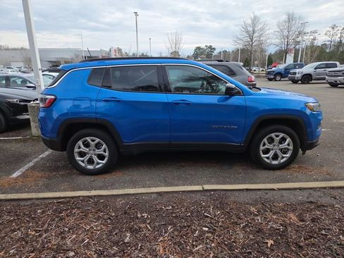 Used 2024 Jeep Compass Latitude image 2