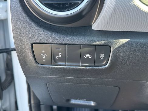 Used 2019 Hyundai Kona Limited FWD image 27