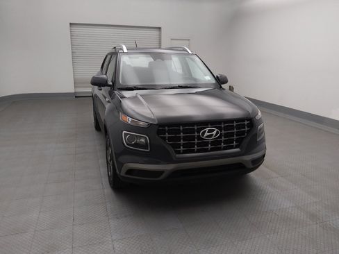 Used 2025 Hyundai Venue SEL image 14