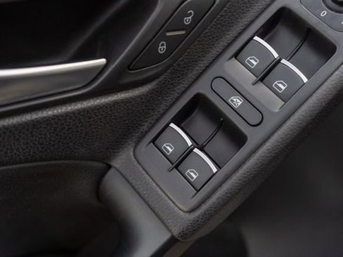 Used 2013 Volkswagen Golf R 4-Door image 19