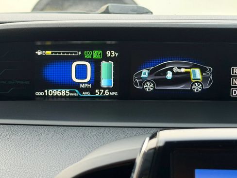 Used 2017 Toyota Prius Prime Premium FWD image 28