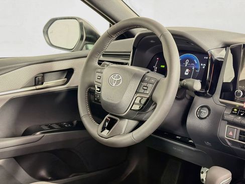 New 2026 Toyota Camry SE FWD image 33