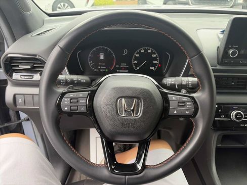 Used 2025 Honda Pilot Sport image 11