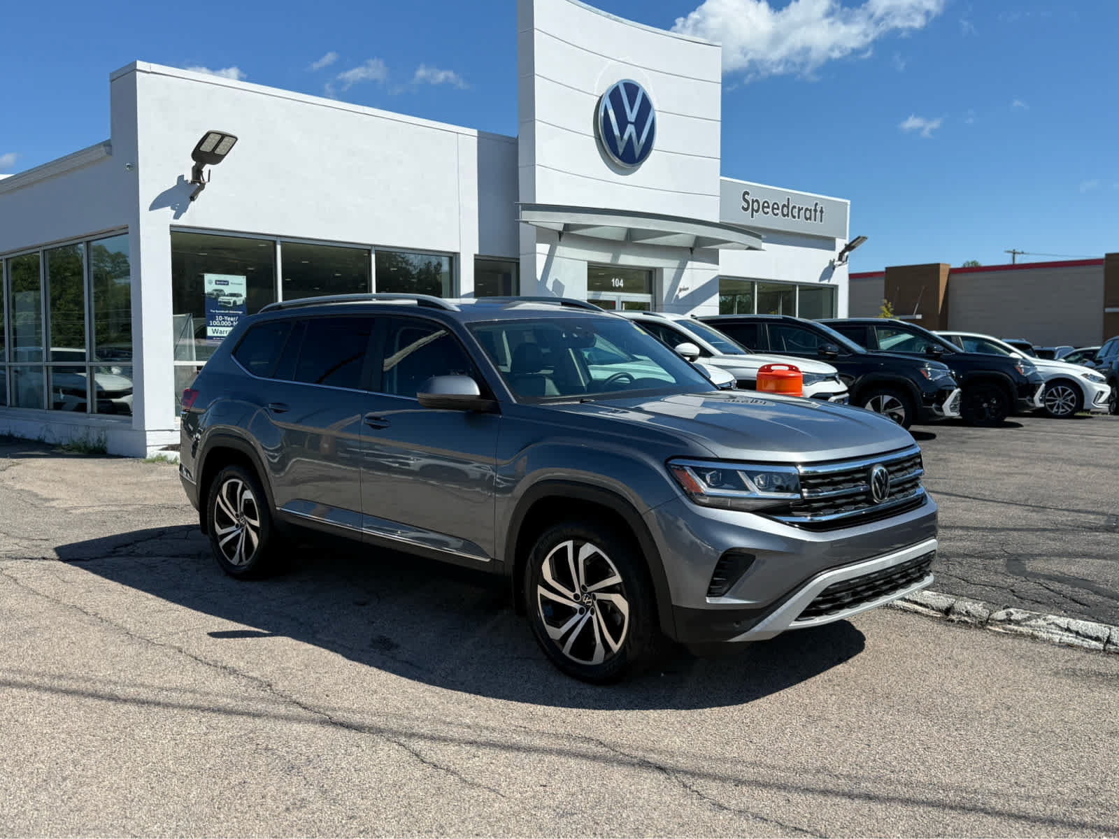 Used 2022 Volkswagen Atlas SEL AWD/4WD image 1