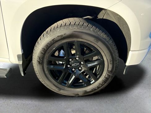 Used 2025 Chevrolet Silverado 1500 Custom image 18