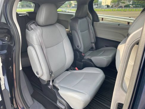 Used 2023 Toyota Sienna XLE AWD/4WD image 20