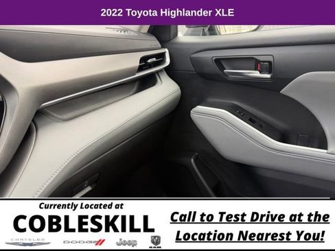 Used 2022 Toyota Highlander XLE AWD/4WD image 28