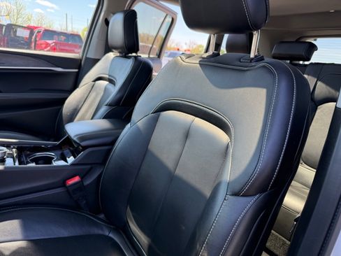 Used 2022 Jeep Grand Cherokee Limited image 15