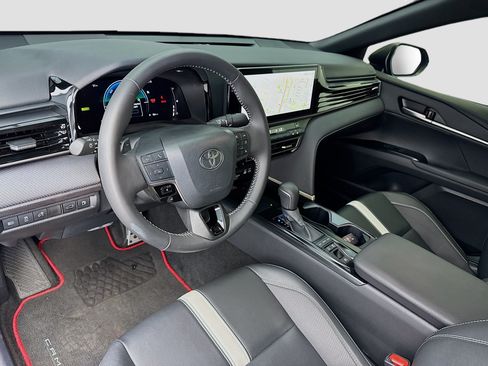 Used 2025 Toyota Camry SE w/ Convenience Package FWD image 7