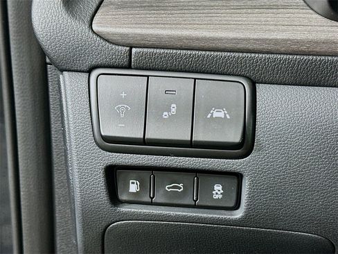 Used 2020 Kia Cadenza Limited image 10