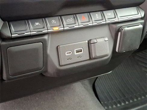 Used 2022 Chevrolet Silverado 1500 Custom image 11