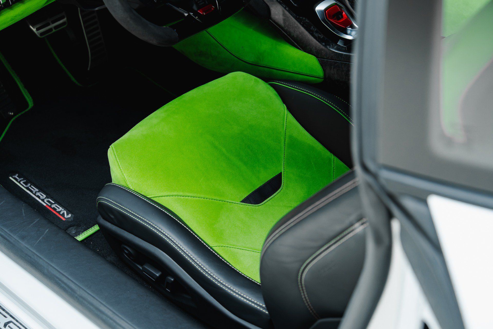 Used 2021 Lamborghini Huracan EVO RWD image 49