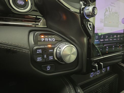 Certified 2025 RAM 1500 Limited image 25