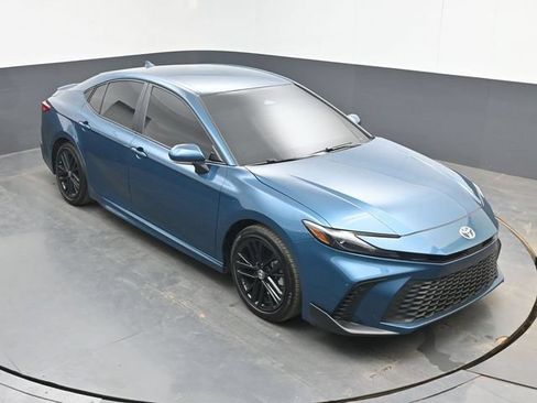 Used 2025 Toyota Camry SE w/ Convenience Package FWD image 13