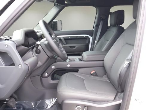 Used 2025 Land Rover Defender 130 S image 12