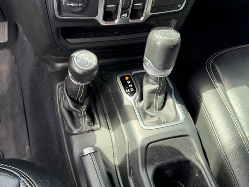 Used 2018 Jeep Wrangler Unlimited Sahara image 26