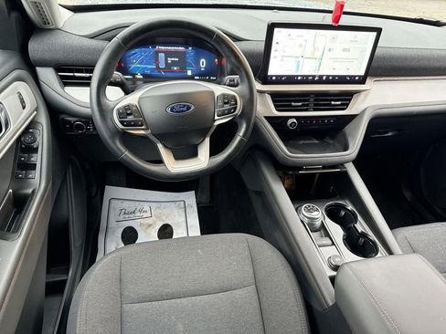 Used 2025 Ford Explorer Active AWD/4WD image 14