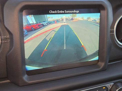 Used 2019 Jeep Wrangler Unlimited Sahara image 21