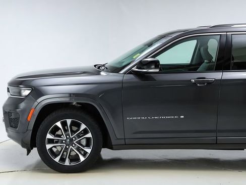 Used 2021 Jeep Grand Cherokee L Overland w/ Luxury Tech Group IV image 3