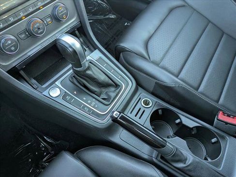 Used 2017 Volkswagen Golf SE image 12