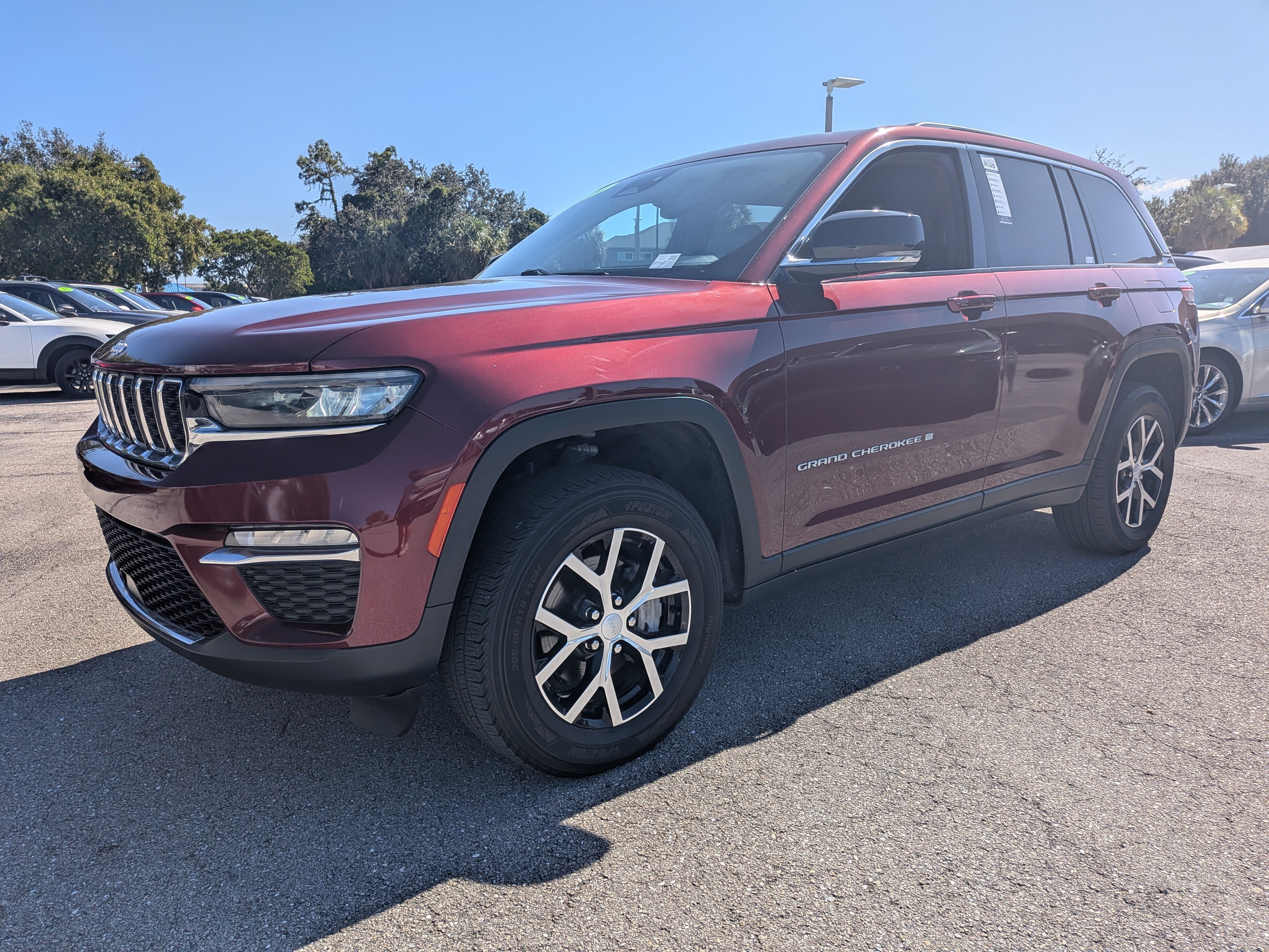 Used 2024 Jeep Grand Cherokee Limited AWD/4WD image 8