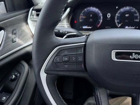 Certified 2023 Jeep Grand Cherokee Limited w/ Luxury Tech Group II AWD/4WD image 26