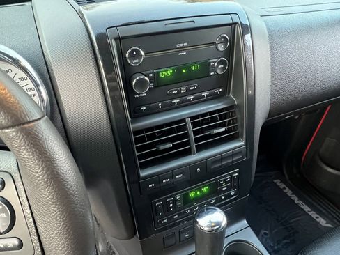 Used 2008 Ford Explorer Sport Trac Adrenalin image 22