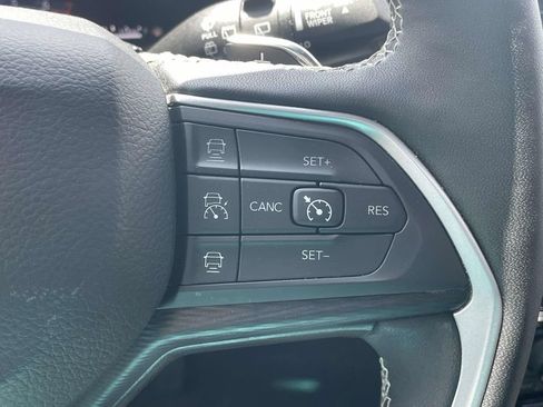 Used 2024 Jeep Grand Cherokee Altitude AWD/4WD image 21