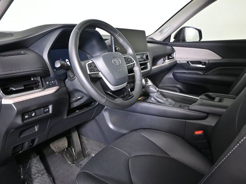 Used 2024 Toyota Grand Highlander AWD image 24