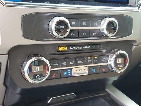 Used 2022 Ford F350 Lariat w/ Chrome Package AWD/4WD image 24