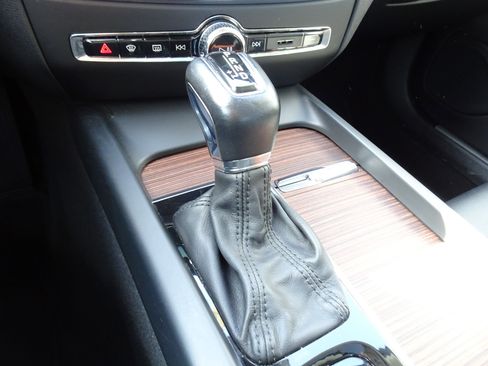 Used 2021 Volvo S60 T6 Momentum w/ Climate Package image 27