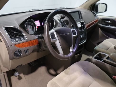 Used 2015 Chrysler Town & Country Touring w/ Driver Convenience Group FWD image 15