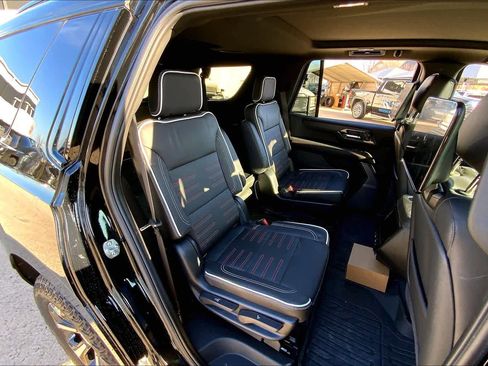 Certified 2025 GMC Yukon AT4 Ultimate w/ LPO, Illumination Package image 19