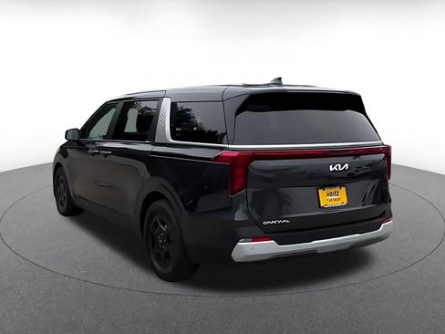 Used 2026 Kia Carnival FWD image 11