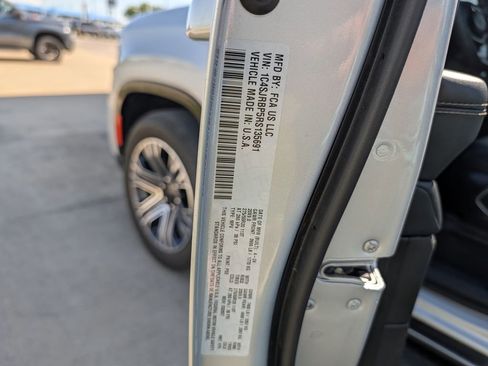 Used 2024 Jeep Wagoneer L Series II image 37