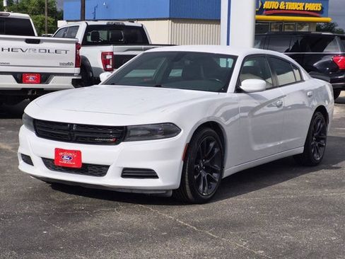 Used 2021 Dodge Charger SXT w/ Leather Interior Group RWD image 3