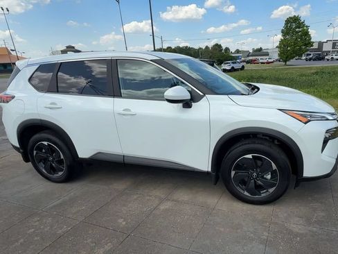 Used 2026 Nissan Rogue SV AWD/4WD image 8