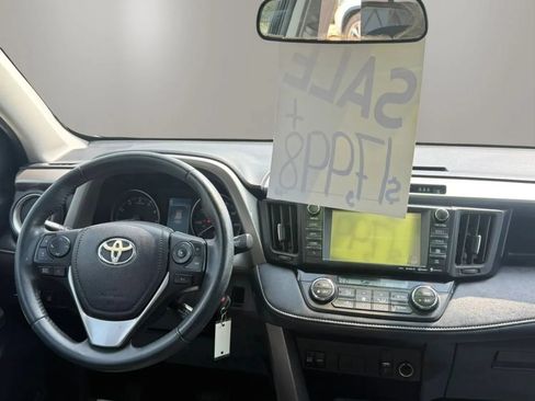 Used 2017 Toyota RAV4 XLE FWD image 11