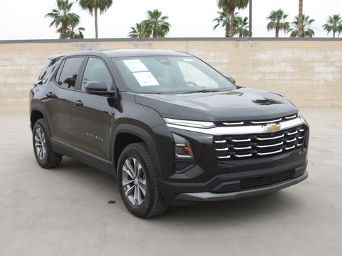 Used 2025 Chevrolet Equinox LT AWD/4WD image 2