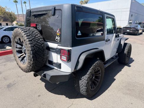Used 2015 Jeep Wrangler Rubicon w/ Connectivity Group AWD/4WD image 14