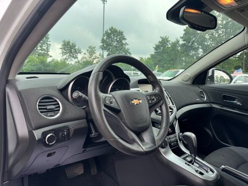 Used 2016 Chevrolet Cruze LT FWD image 14