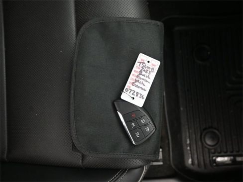 Used 2023 Buick Envision Essence image 11