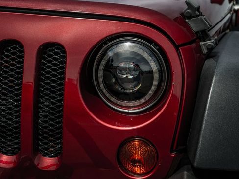 Used 2013 Jeep Wrangler Sport AWD/4WD image 7