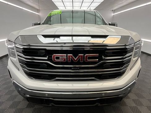 Used 2022 GMC Sierra 1500 SLT w/ SLT Convenience Package AWD/4WD image 2