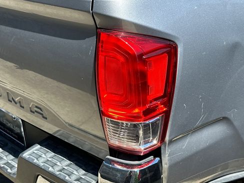 Used 2020 Toyota Tacoma SR5 RWD image 16
