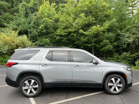 Used 2023 Chevrolet Traverse LT w/ LT Premium Package AWD/4WD image 6