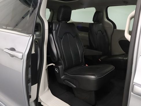 Used 2020 Chrysler Pacifica Limited FWD image 16