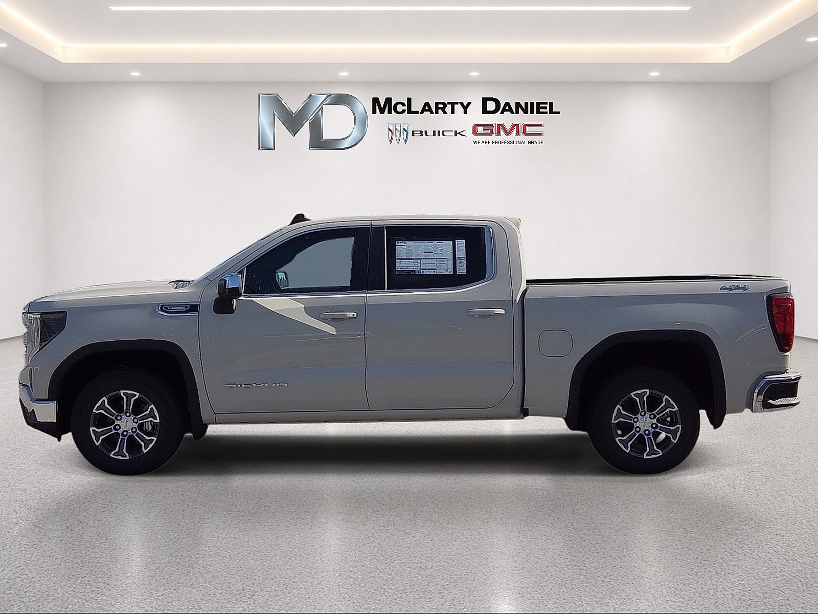 New 2026 GMC Sierra 1500 SLE w/ Preferred Package AWD/4WD image 3
