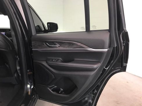 Used 2025 Jeep Grand Cherokee Limited image 30