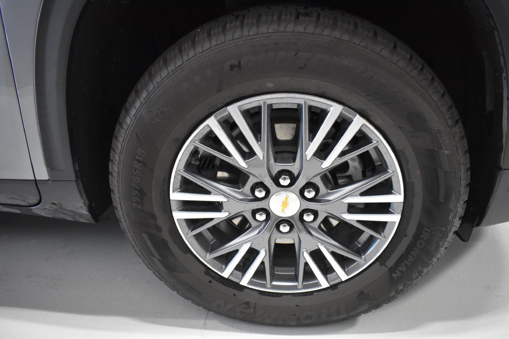 Used 2025 Chevrolet Traverse LT FWD image 10